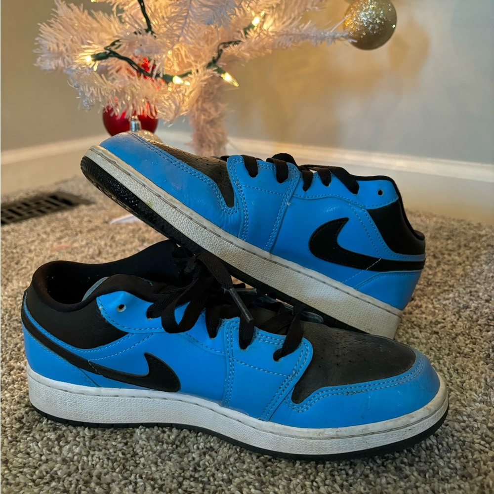 Women’s Jordan’ lows size 8.5 /7 Y ✨ Gently worn ✨